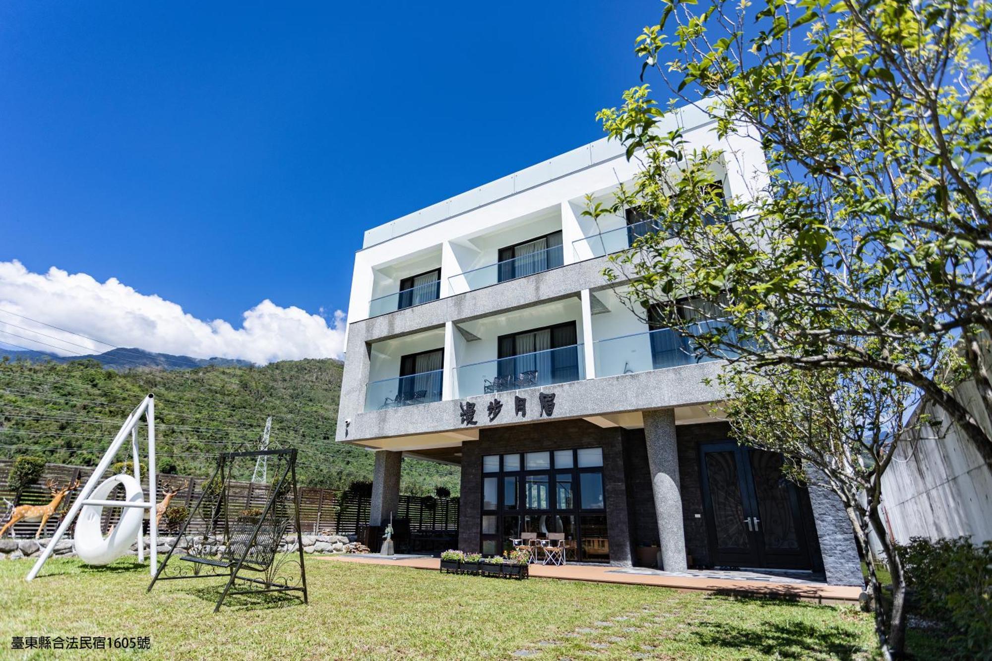 漫步月眉民宿 Guanshan Bagian luar foto
